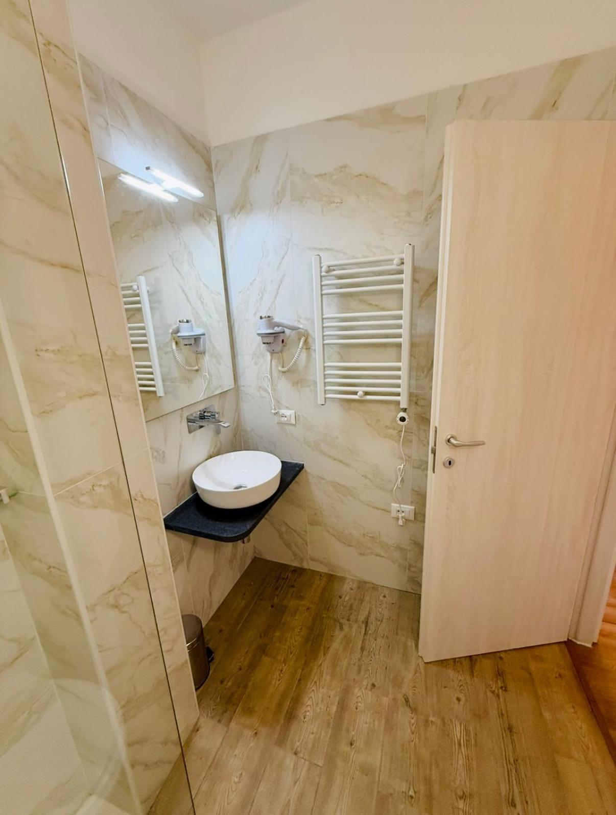 La Boutique By Rjgal B&B Firenze Bagian luar foto