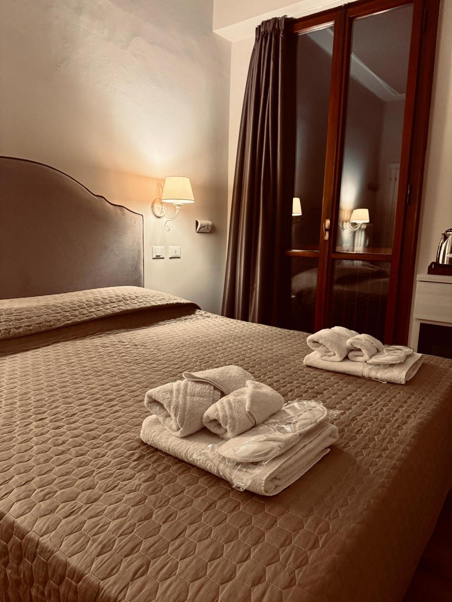 La Boutique By Rjgal B&B Firenze Bagian luar foto